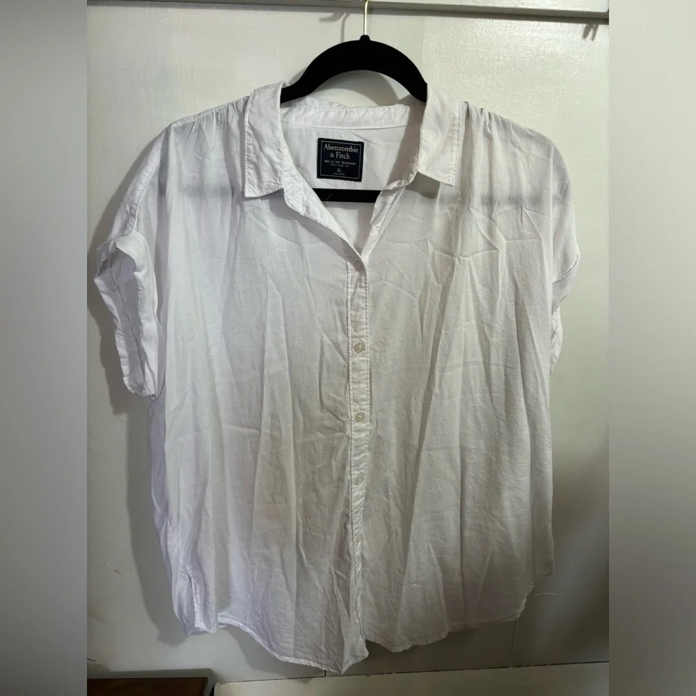 Abercrombie &Fitch White Sheer Women’s Top Size XL (Wrinkles)